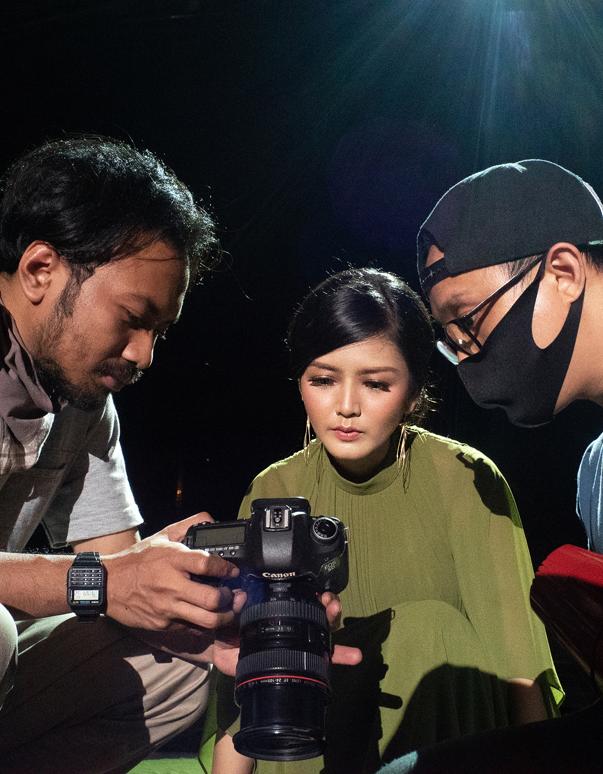 Teledysk do utworu „Tak Cukup Satu Rasa” indonezyjskiej piosenkarki Witrie